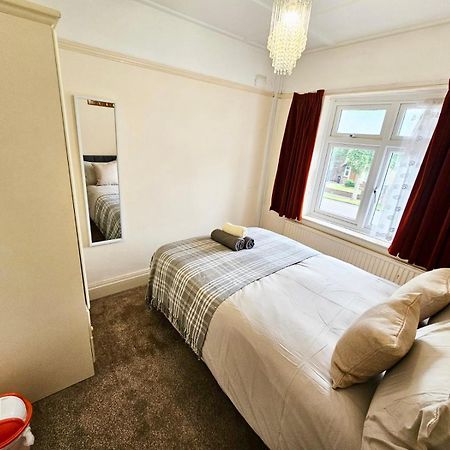 Small Double Room Near Southmead Bristol Ngoại thất bức ảnh