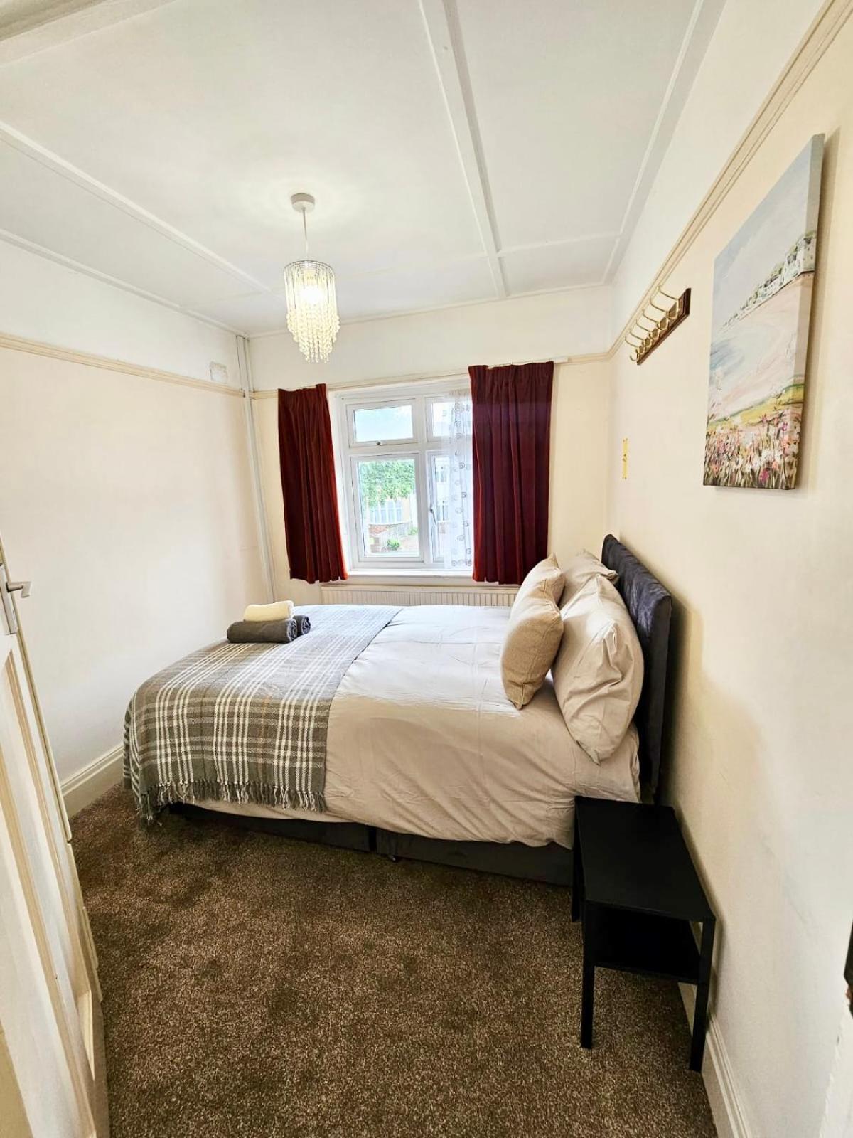 Small Double Room Near Southmead Bristol Ngoại thất bức ảnh